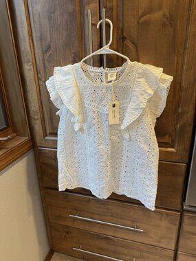 NEW Good Hart Blouse Top Women's Sz S White Pullover Button Eyelets Lace Flutter